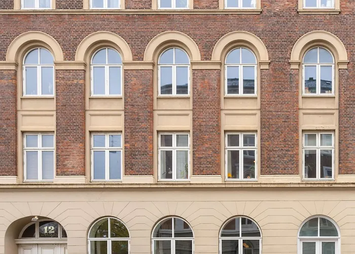 Noble - Fantastic 5-Bdr Apt In The Capital